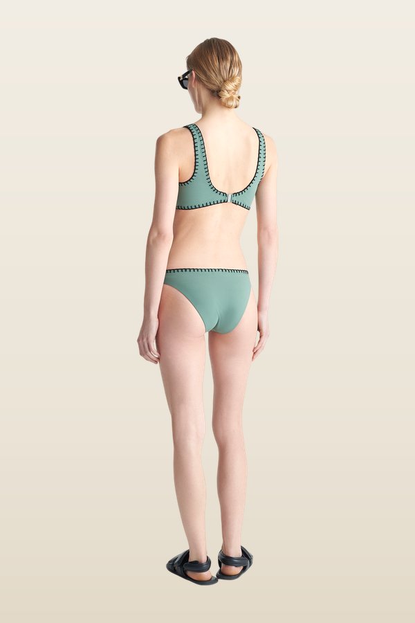 Merve - Crochet bikini bottom — model back