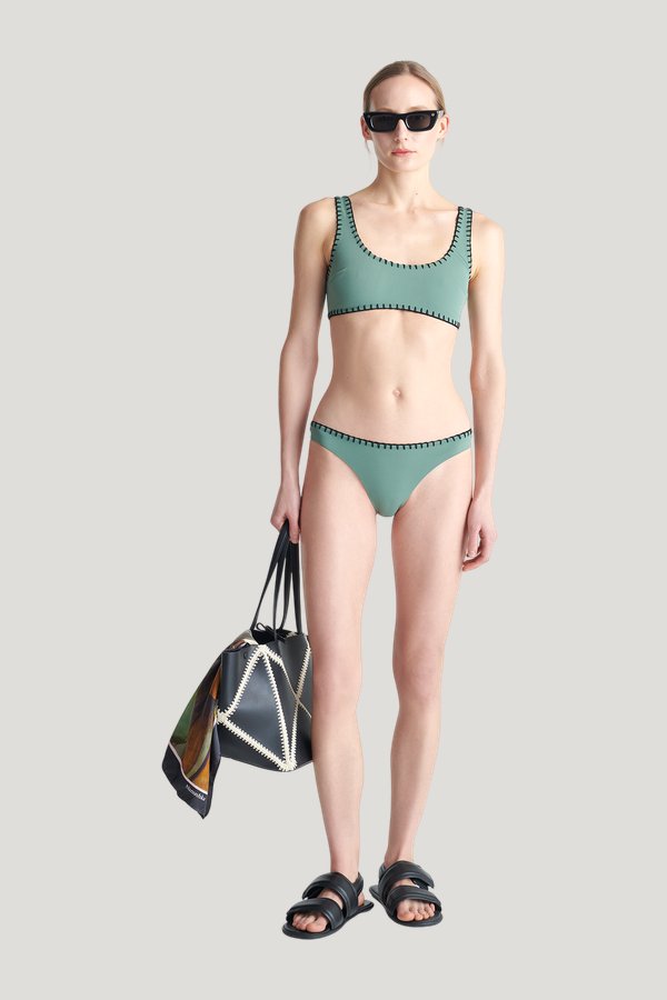Merve - Crochet bikini bottom — model front