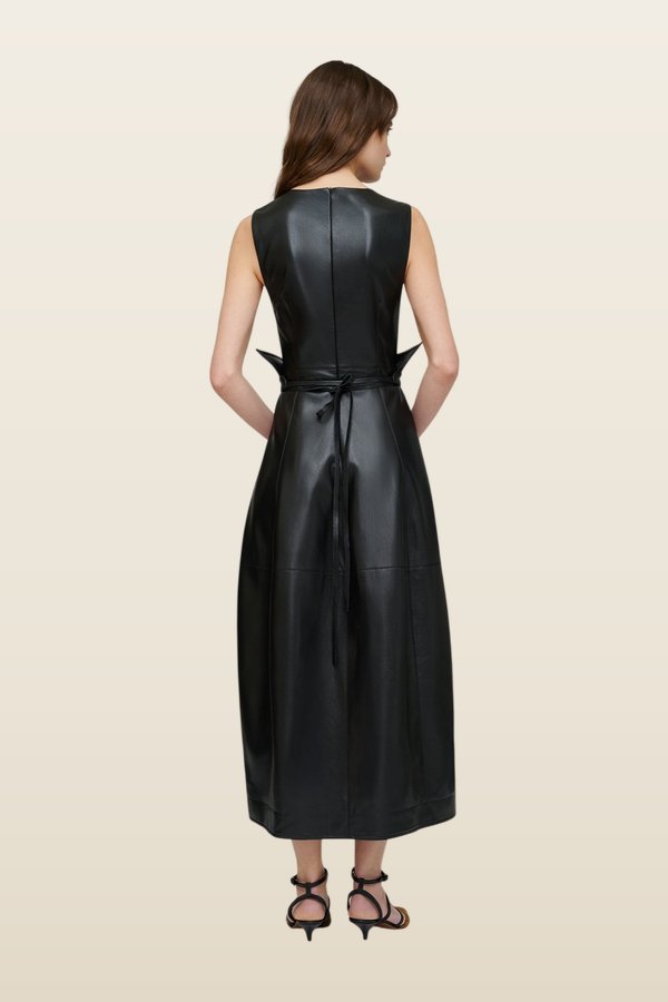 Evora - Leather belt — model back