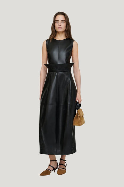 Evora - Leather belt — model front