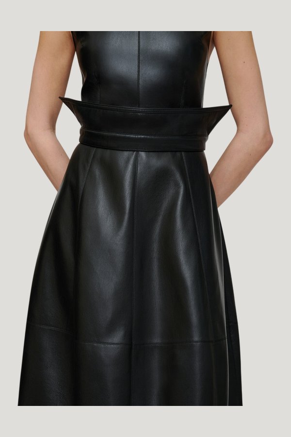 Evora - Leather belt — model side