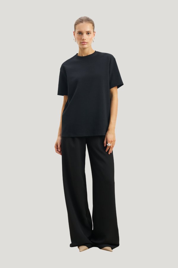 Oversized T Shirt — model side