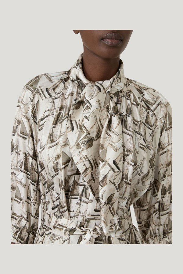 Printed silk dress - STONE — model side