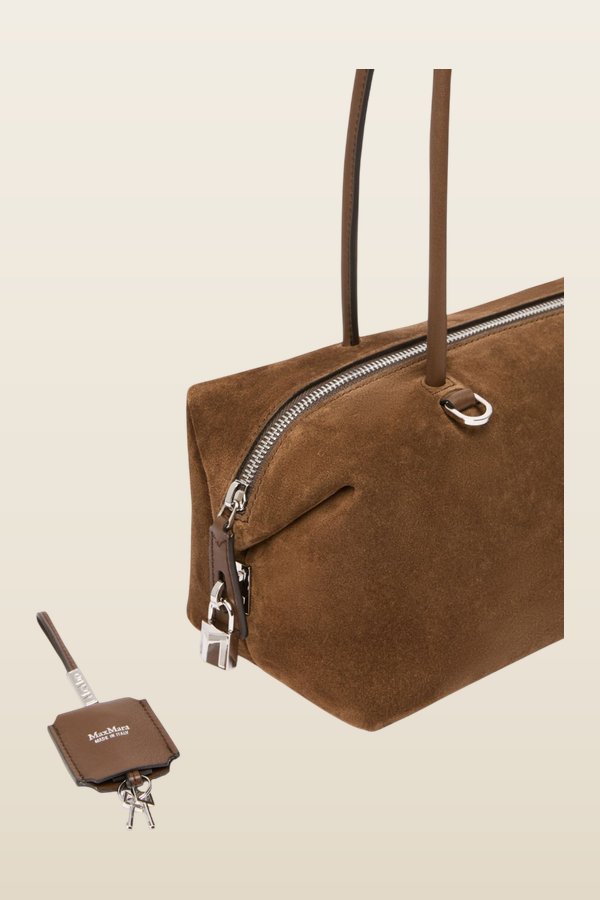 Horizontal Boston bag in split leather — model back