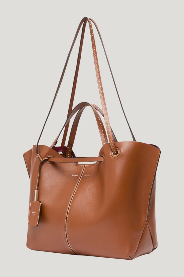 Double nappa leather shopper bag - AMBER — model front
