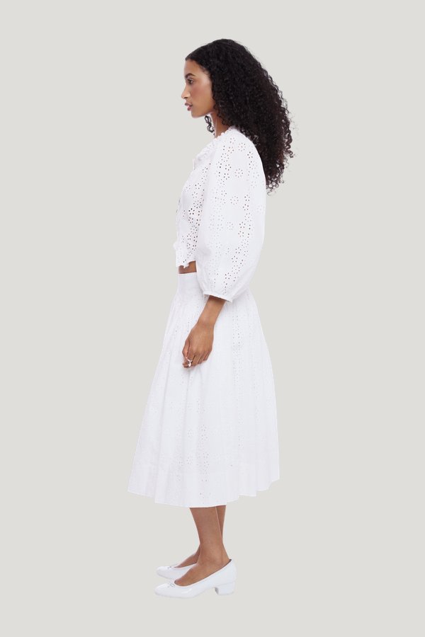 Palisade Top In White Eyelet — model side