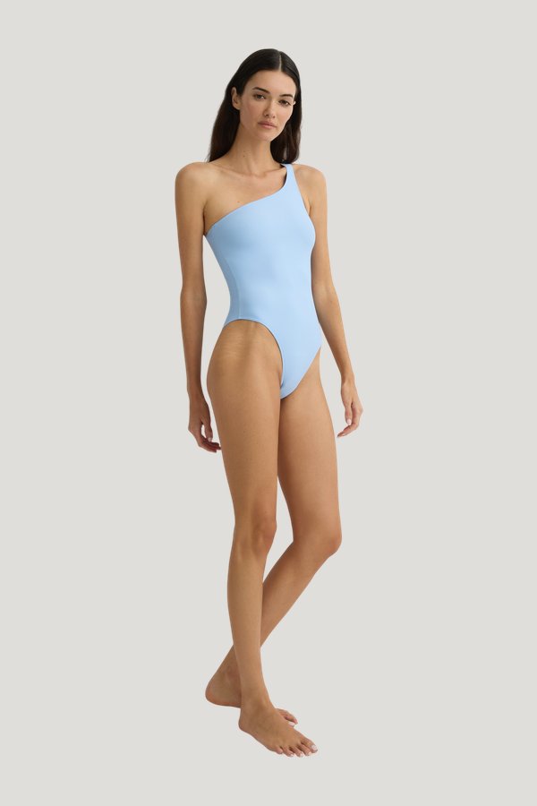 Phoebe One Piece — carry 3