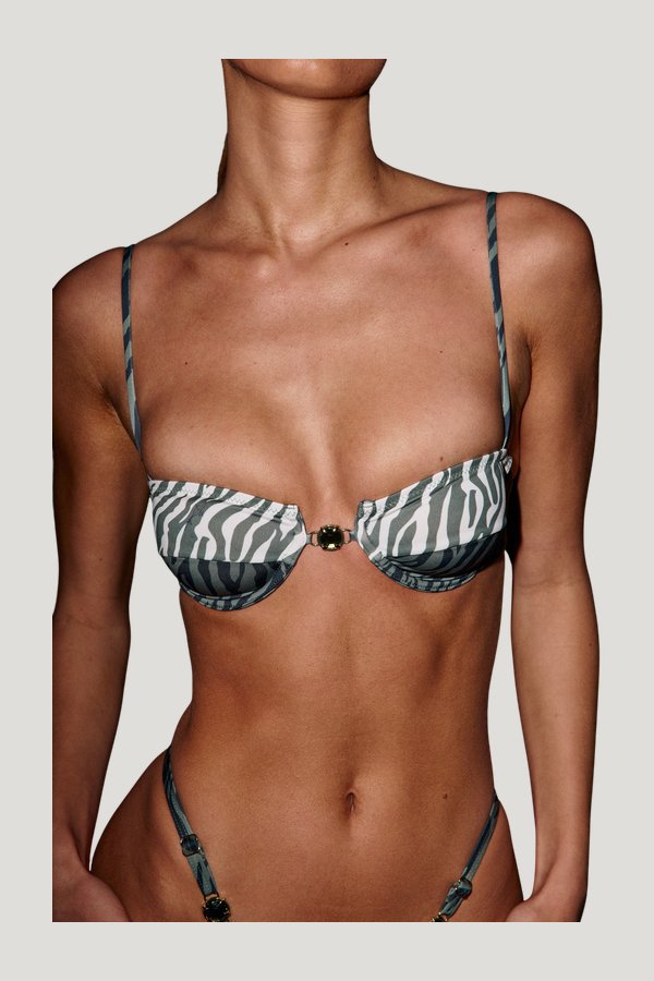 Prima Green Savannah - Top — model side