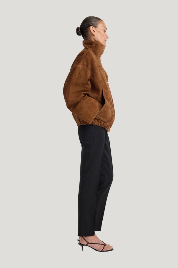 Reinvented suede jacket | cognac — model side