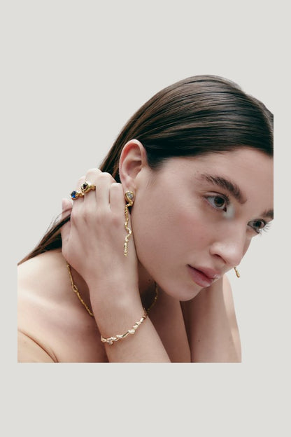 Ressò Bracelet Gold — model side