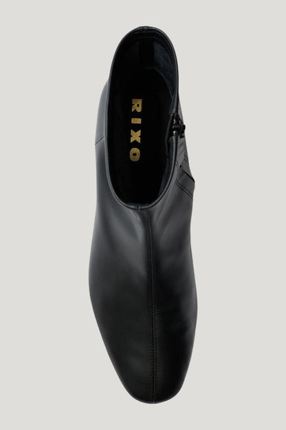 Rey - Black Leather — model front