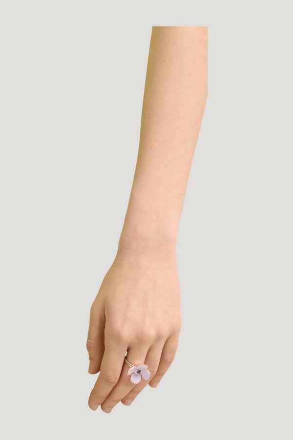 Purple enamel daisy ring — model front