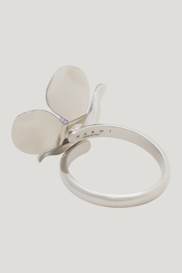 Purple enamel daisy ring — model side