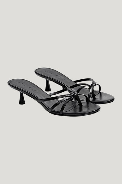 Rommy Heel — model side