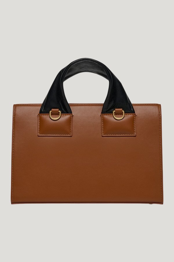 The SANDI Lock - Top handle bag — model side