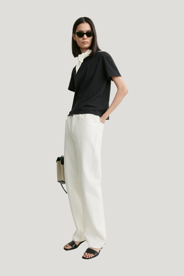 Scarf tee — model side