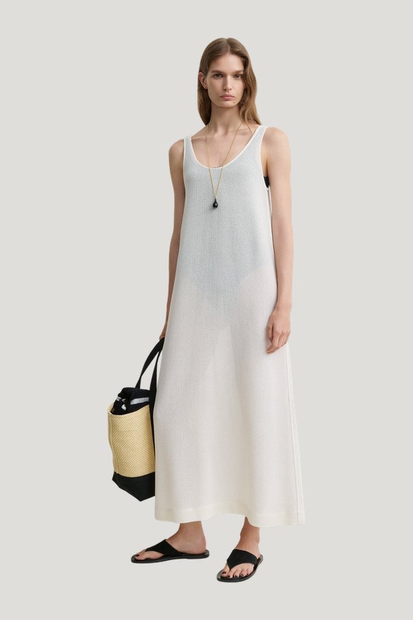 Scoop cover-up macadamia — model front