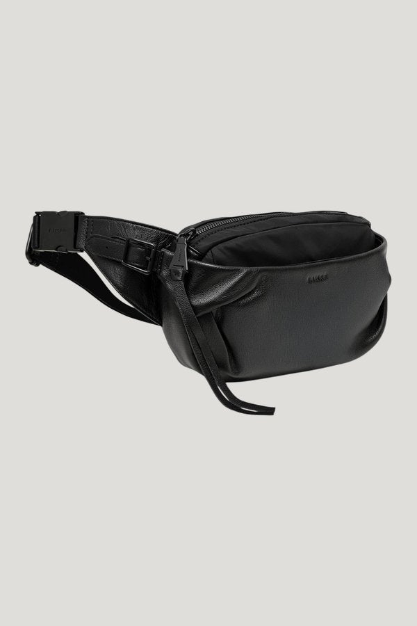 Seeker Sling — model front