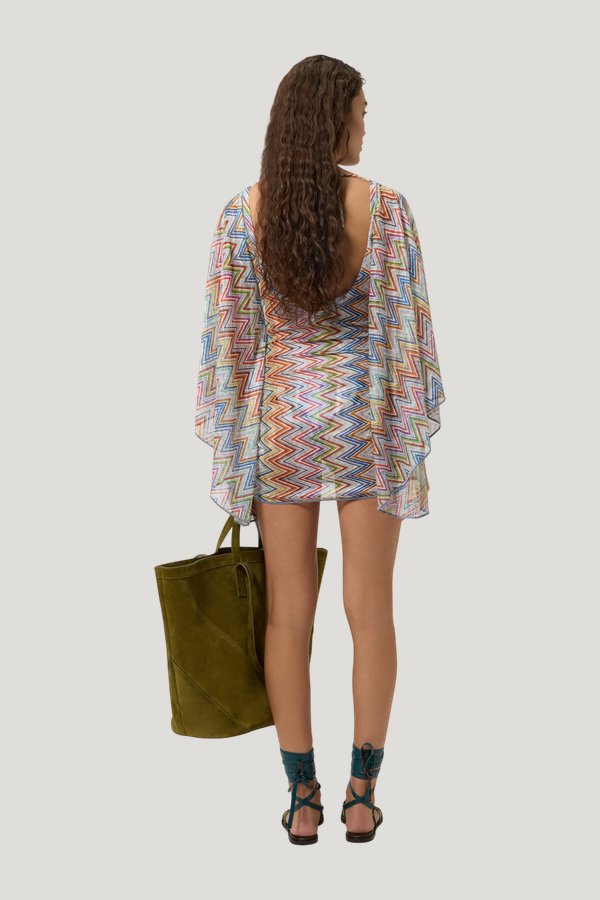 Short cover-up caftan with batwing sleeves — model side