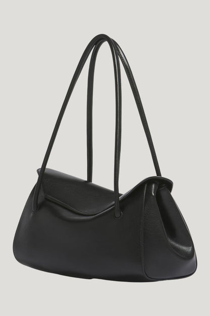 Black leather E/W shoulder bag — model side