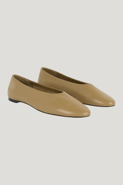 Slip nappa ballerinas desert — model front