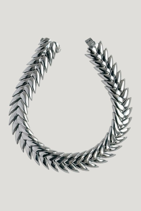 Spikelet bracelet — model side
