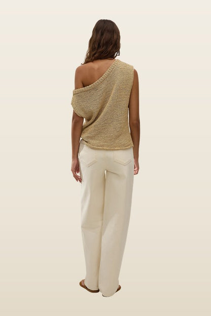 Straight Jean — model back
