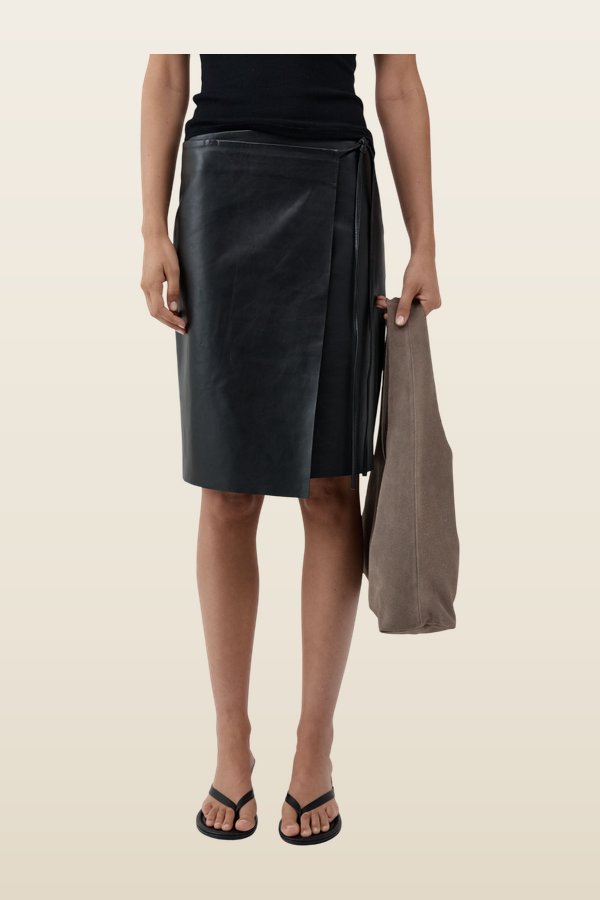 Suede Soft Bag - Pebble — model back