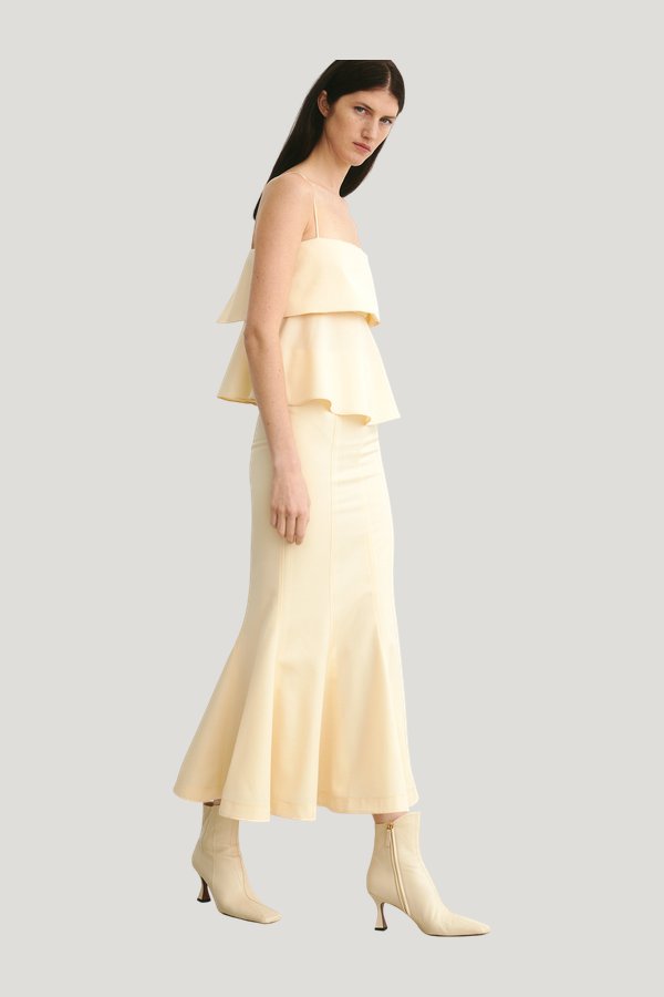 Taylor Top Butter — model side