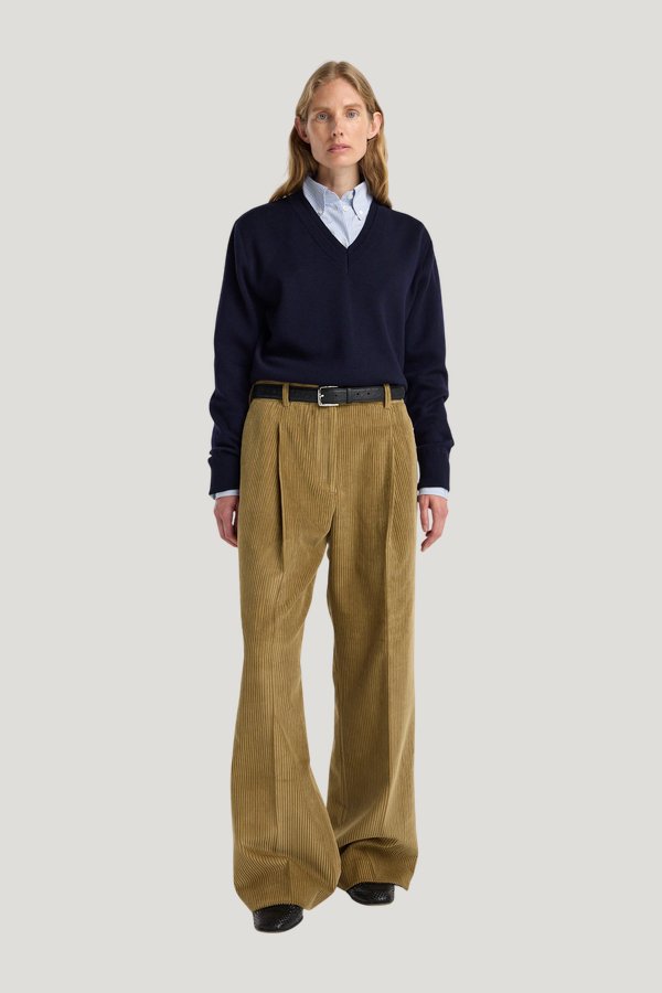 Ted - Lower waist corduroy trousers — model front