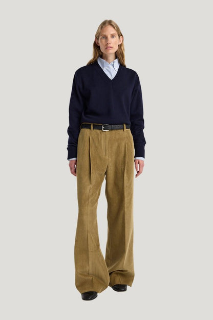 Ted - Lower waist corduroy trousers — model front
