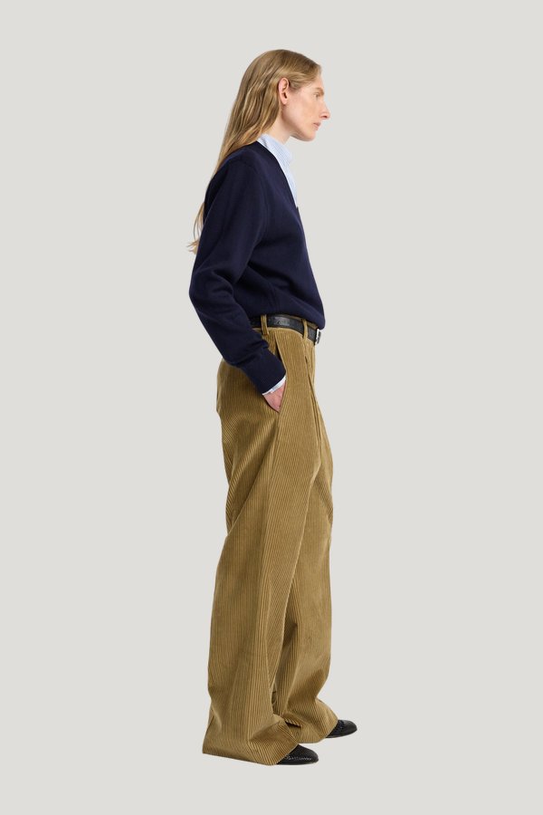 Ted - Lower waist corduroy trousers — model side
