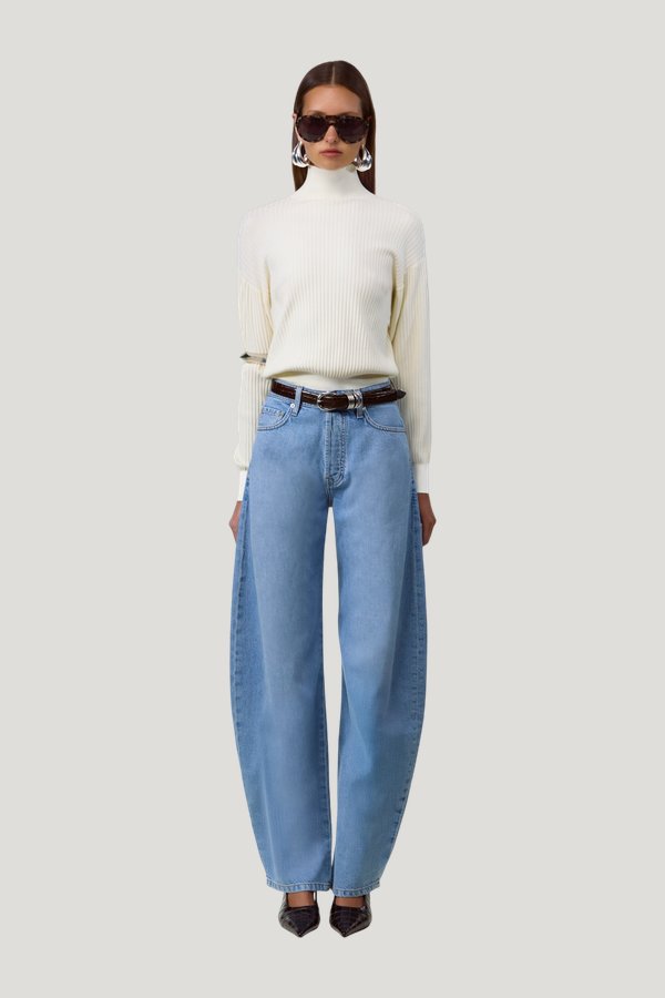 The Barrel Jean (Vintage Medium) — model front