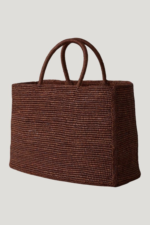 The Charlotte Raffia Bag Large — model front