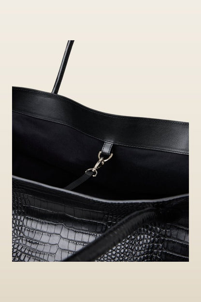 The Eva Weekend Tote — model back