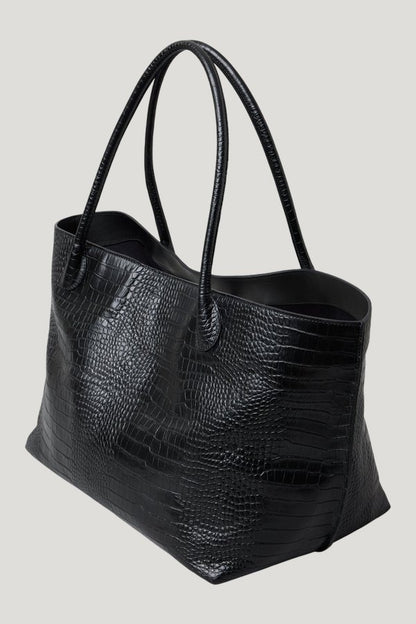 The Eva Weekend Tote — model front
