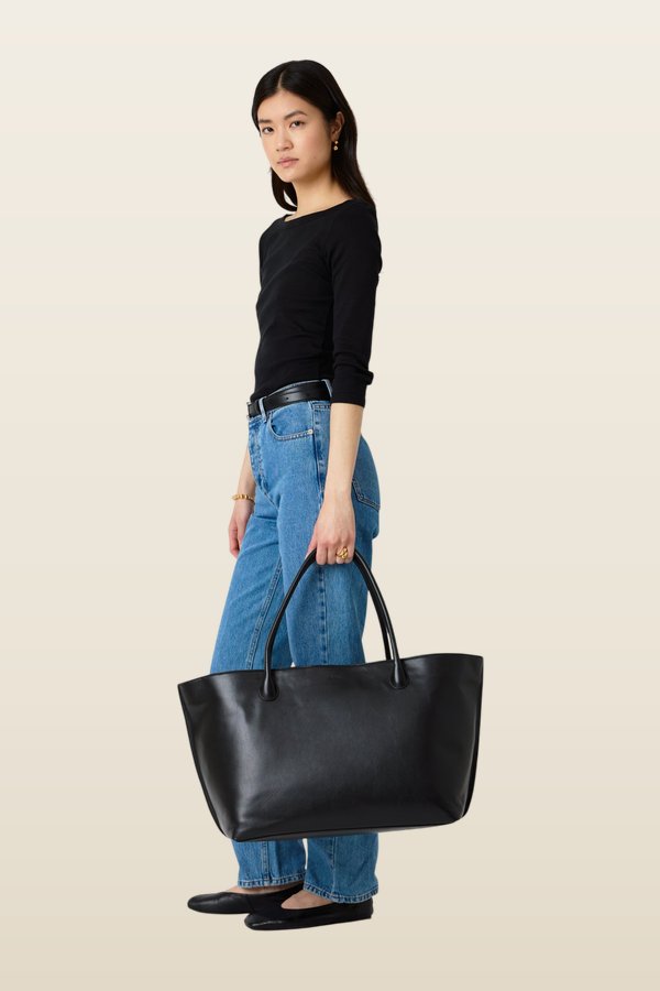 The Eva Weekend Tote — model back