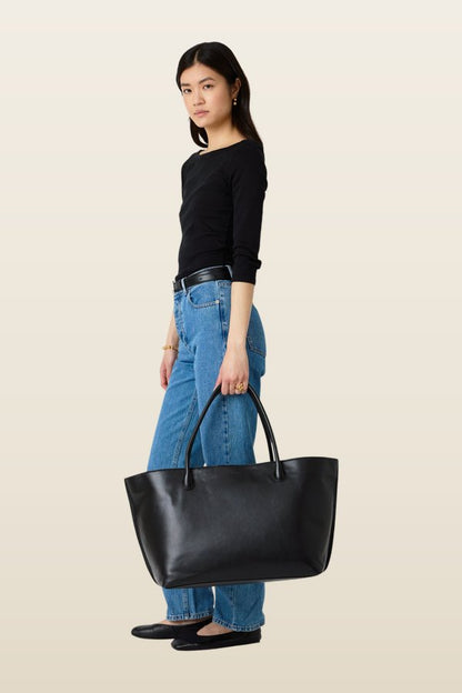 The Eva Weekend Tote — model back