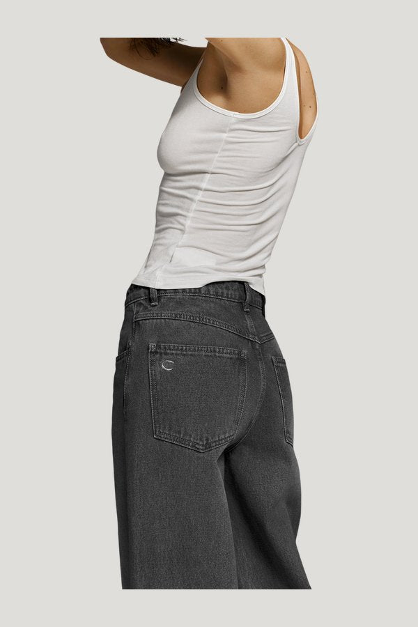 The One jeans in Shadow — model side