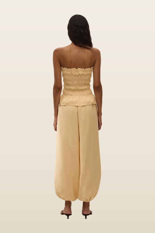 Tiera Top Daffodil — model back