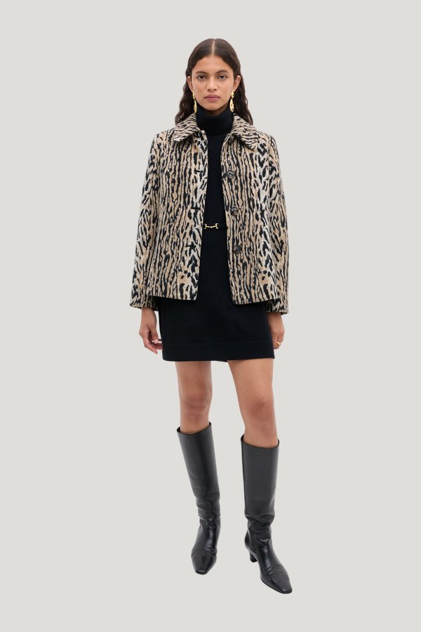 Tommie - Bohemia Leopard — model front