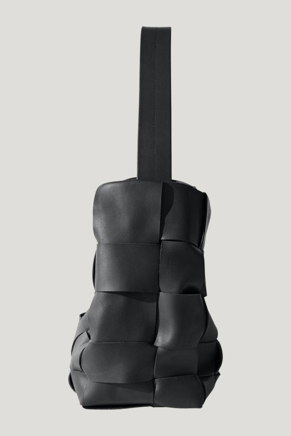 Woven Large Tote — model side
