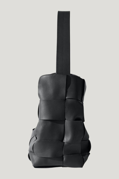 Woven Large Tote — model side