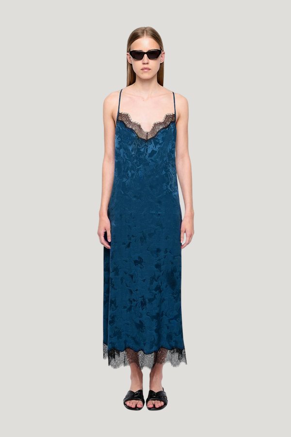 Respa Dress 100% Silk — model front
