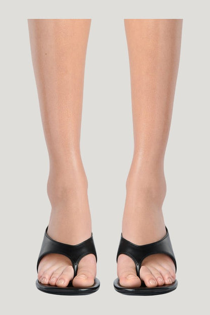Yaga Wedge Sandal Black Leather — model side